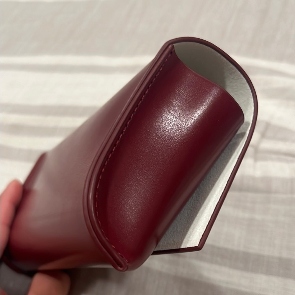 Gucci Red Case - Picture 4 of 7